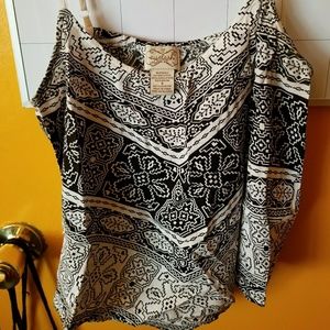 Black/White cropped top